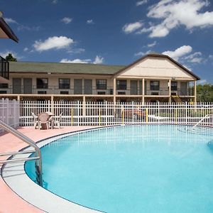 Americana Inn & Suites